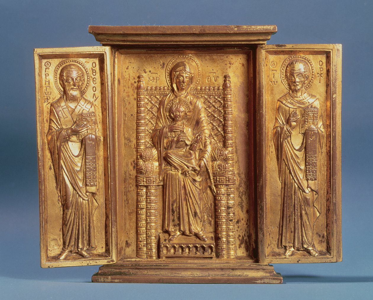 A Virgem e o Menino Entronizado, entre São Gregório Nazianzeno e São João Crisóstomo (têmpera no painel) de Byzantine School