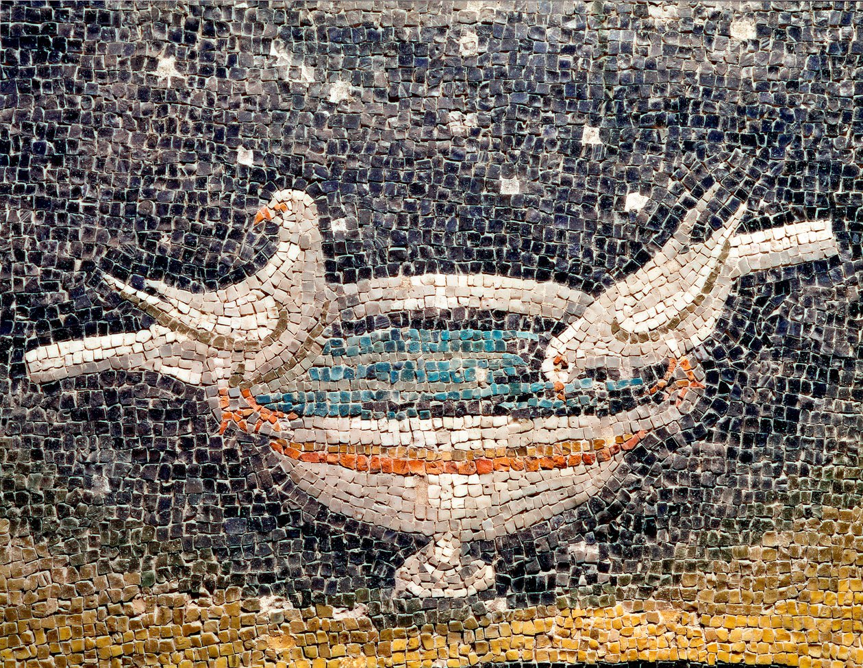 Arte bizantina: "Pombas a beber na fonte" Detalhe de um mosaico. 425 aproximadamente. Mausoléu de Galla Placidia (390-450), imperatriz romana. Ravenna Itália de Byzantine