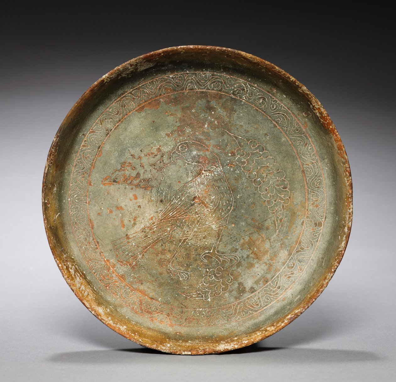Prato fundo com falcão e folhagem, anos 1100 de Byzantine