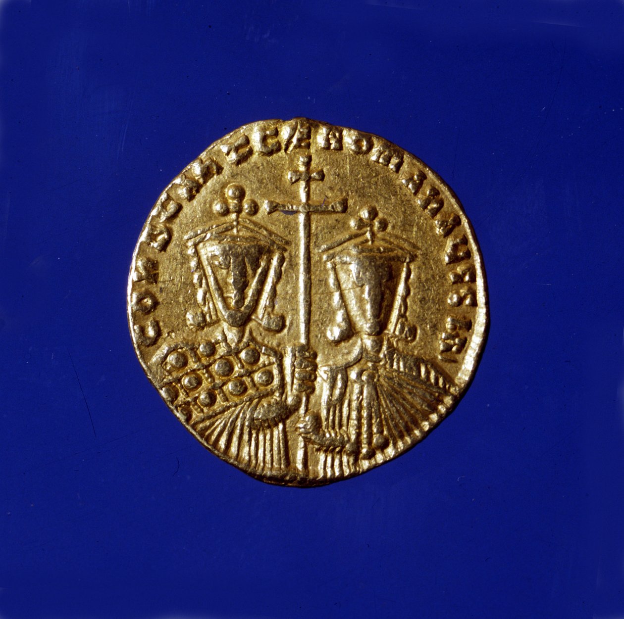 Moeda de ouro na efígie do Imperador Constantino VII Porphyrogenet (913 - 959) e seu filho Romano II (959 - 963). de Byzantine