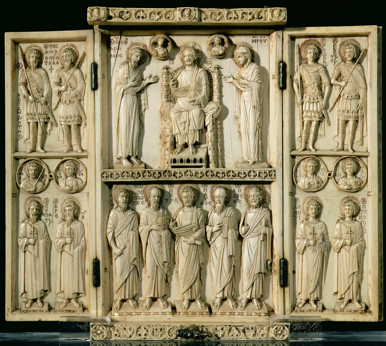O tríptico Harbaville representando Cristo entronizado com a Virgem e São João Batista, outros painéis retratando santos, de Constantinopla de Byzantine