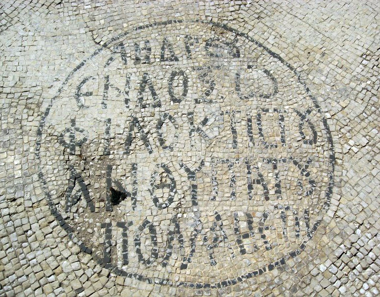 Inscrição grega de um chão de mosaico bizantino em Cesaréia, Israel (mosaico) de Byzantine Byzantine