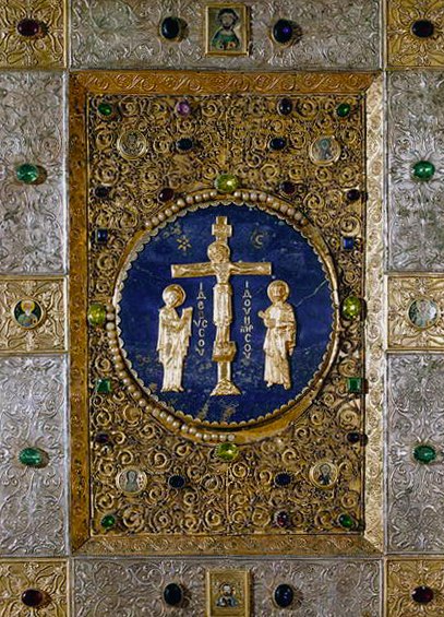 Ícone representando Cristo na cruz entre a Virgem e São João Batista com medalhões dos Quatro Evangelistas de Byzantine Byzantine