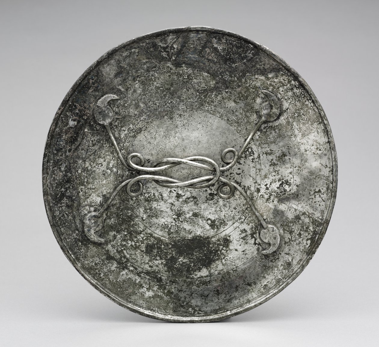 Espelho com um cabo em forma de nó de Herakles, c.280-400 (prata) de Byzantine Byzantine