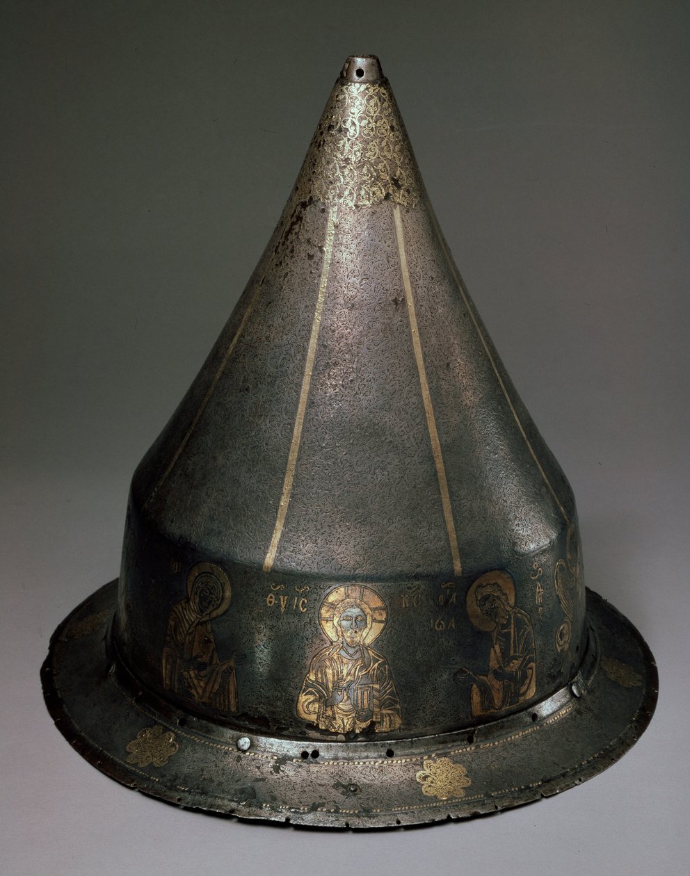 Capacete em aço, ouro e prata com Deesis, Bizantino, século XIII de Byzantine Byzantine