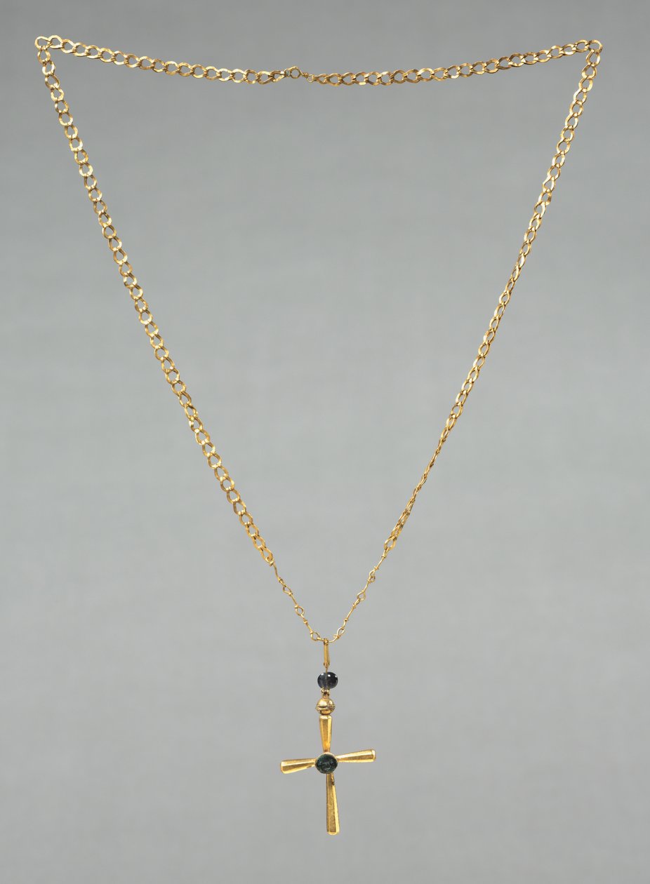 Corrente com Pendente Cross, 500s (ouro, safira e vidro) de Byzantine School
