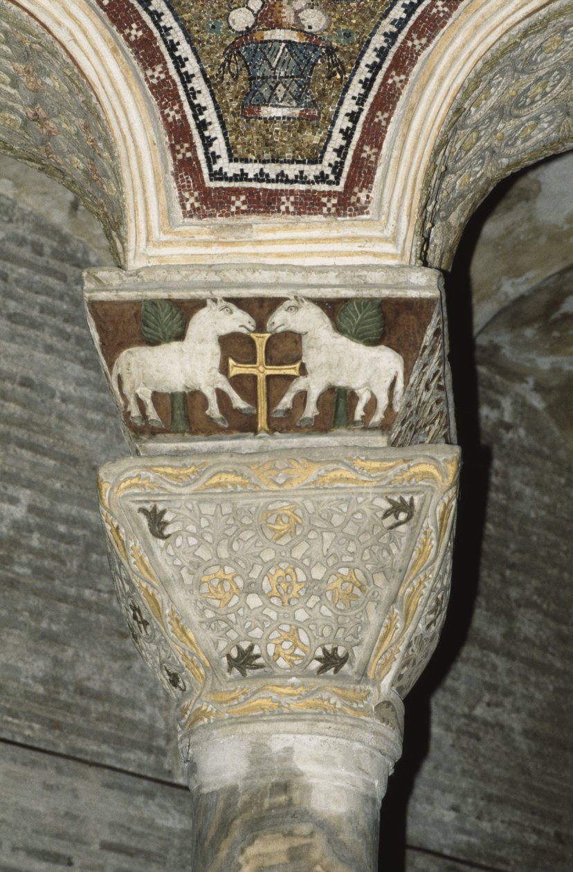 Capital decorada do interior de Byzantine School