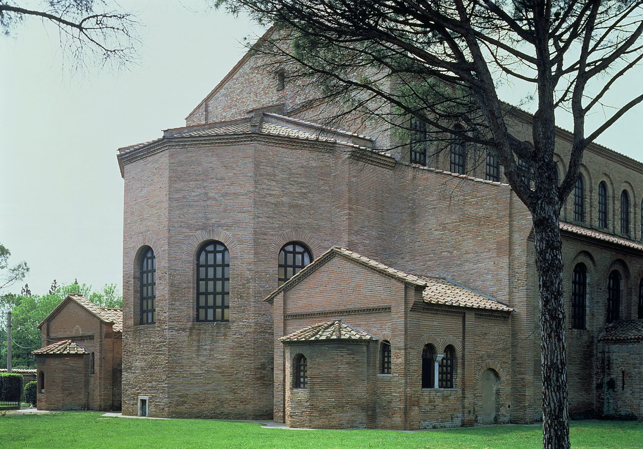 Fachada traseira da basílica, 536 dC de Byzantine School