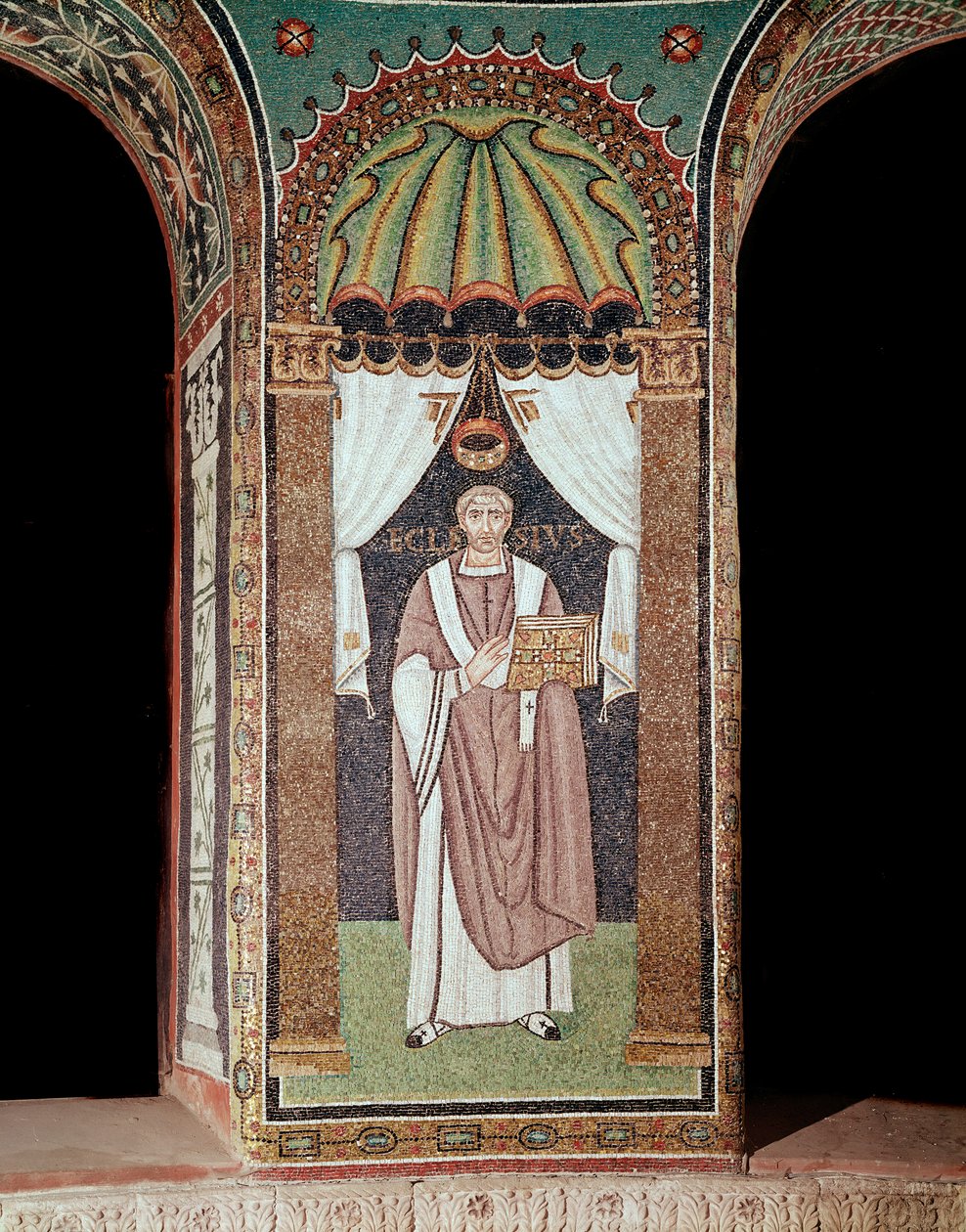 O bispo Ecclesia (Detalhe dos mosaicos, século VI) de Byzantine School