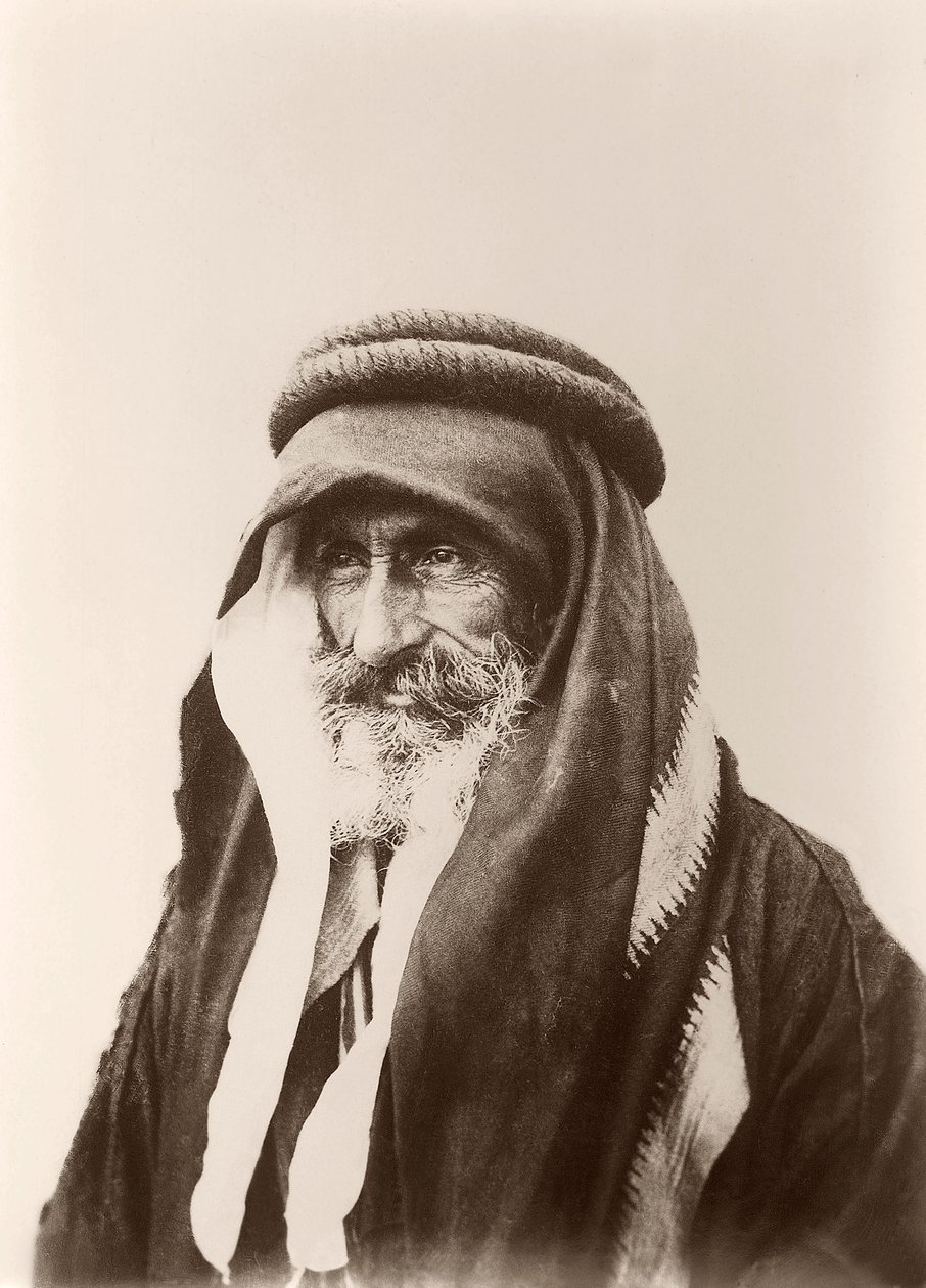 Retrato de Sheikh Khalil Senaah (contra um fundo de parede) em Kerak, c.1895-99 de C.A. Hornstein