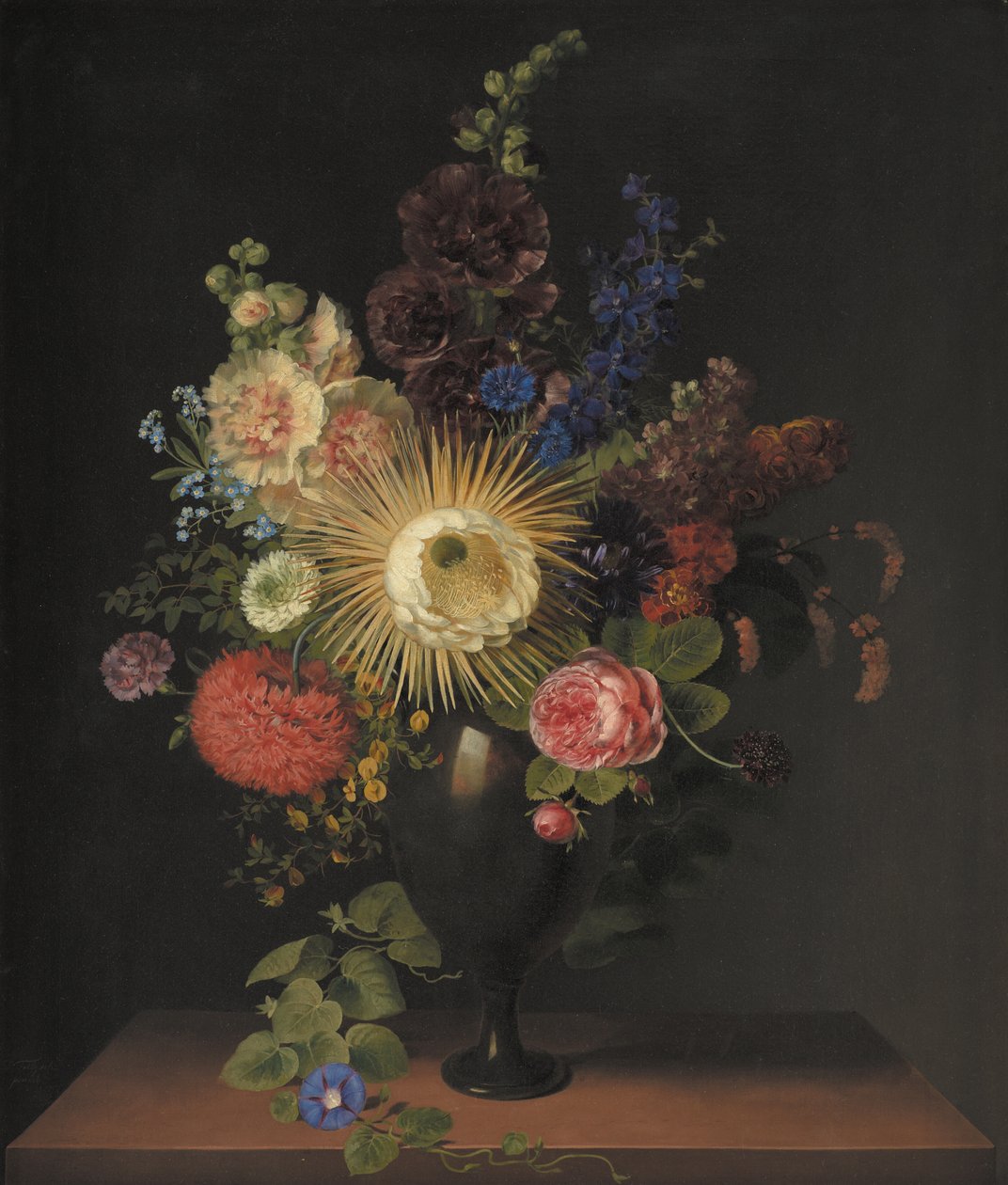 Um cacto grandiflora e outras flores em um vaso de pórfiro de C.D. Fritzsch