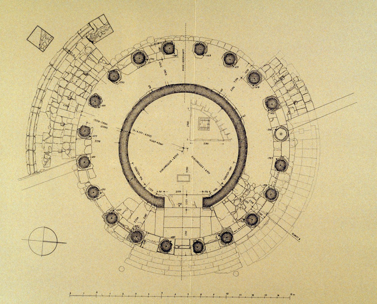 Planta do Templo de Vesta ou Hércules Victor, do arqueólogo alemão Friedrich Rakob (1931-2007) (foto) de J.B. and Brown J. Rowbotham