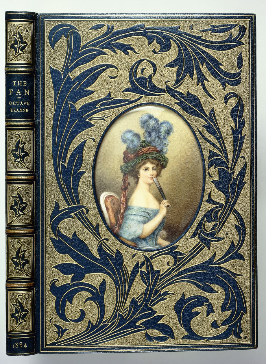 Capa do livro &39;The Fan&39;, de Octave Uzanne, com um retrato oval de uma mulher com um leque de C. B. Currie