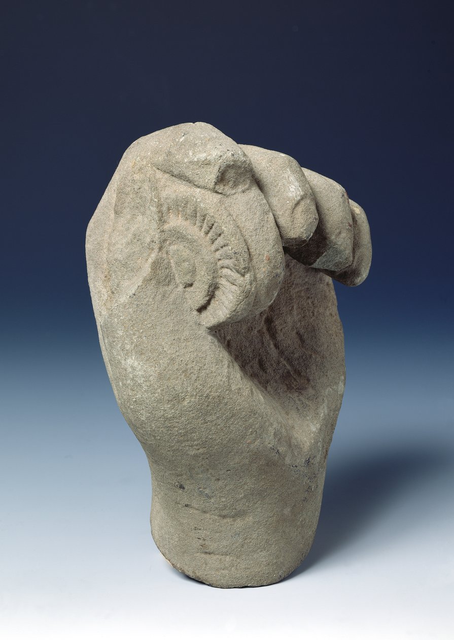 Mão de uma estátua segurando o disco de chakra, 800-1431 de Cambodian School