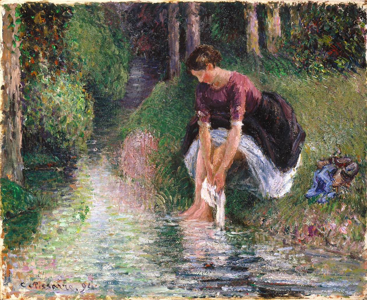 Mulher lavando os pés em um riacho de Camille Jacob Pissarro