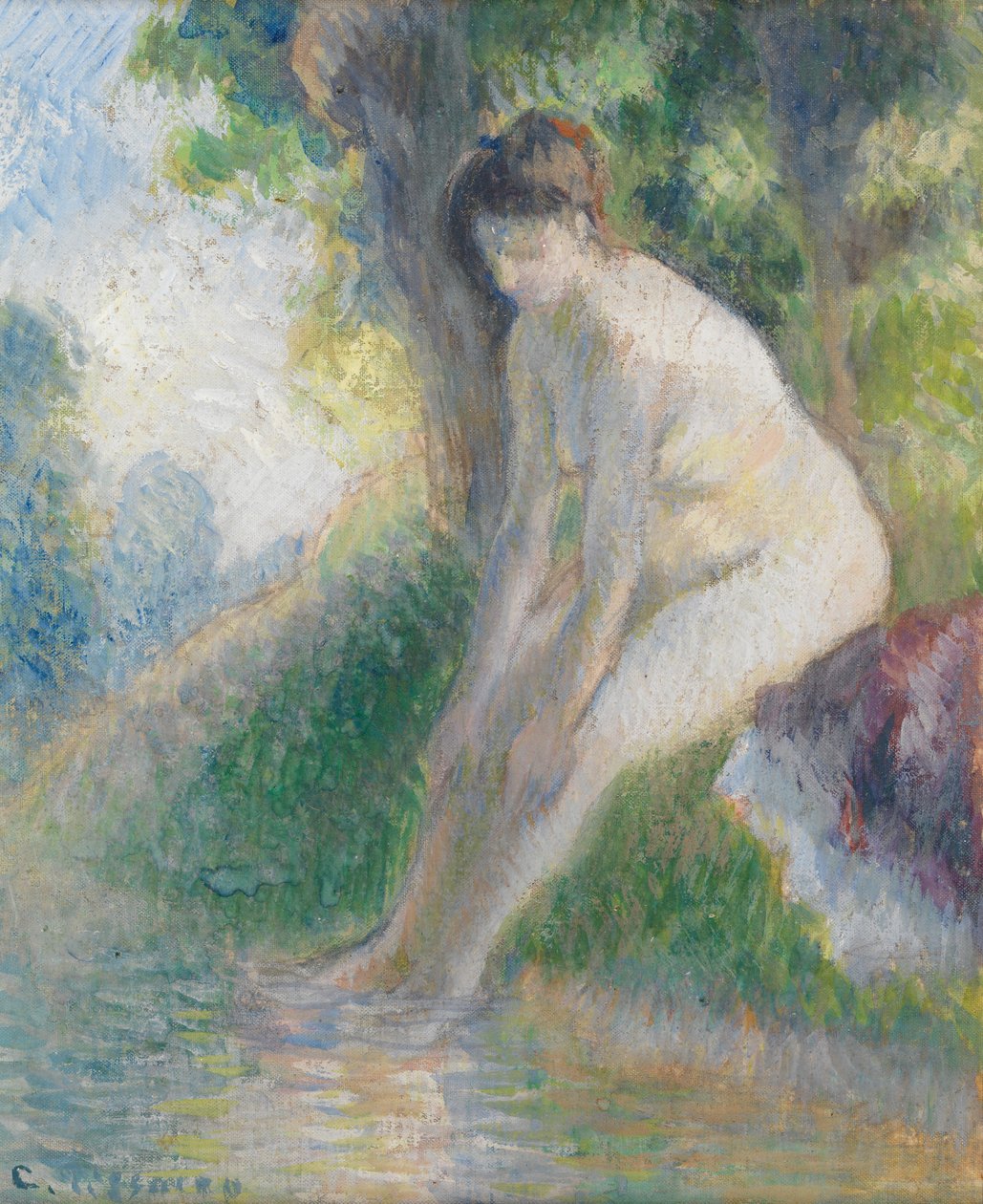 Mulher sentada na margem de um riacho, c.1895 (guache sobre cartão) de Camille Pissarro