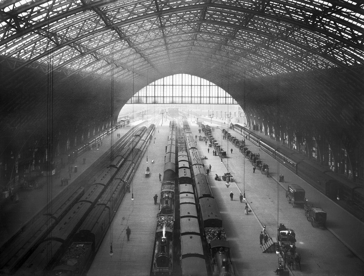 Estação St Pancras, Camden, Londres, 1895 de Campbell