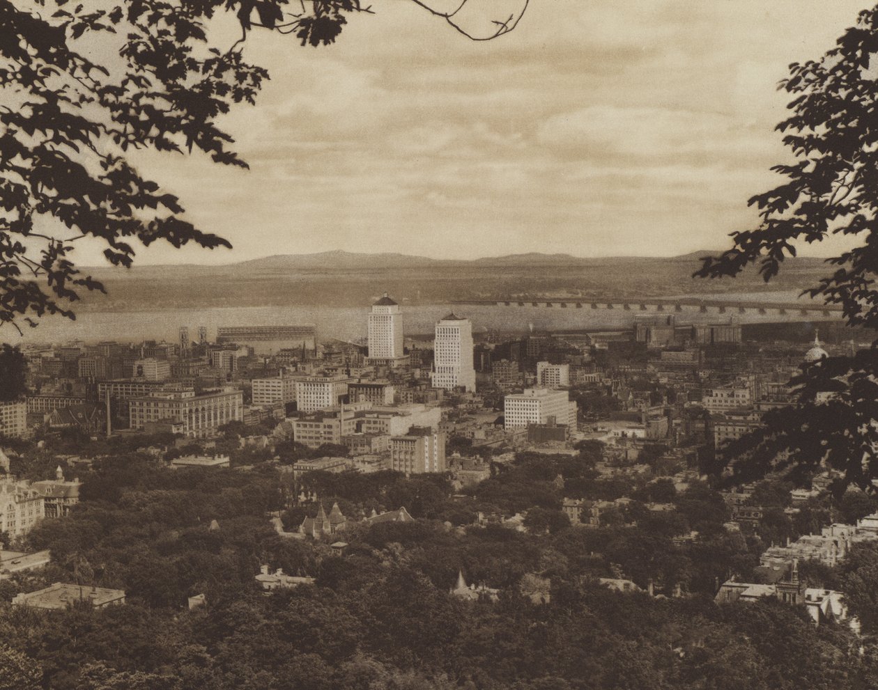 Panorama de Montreal, secções central e ocidental (fotografia a preto e branco) de Canadian Photographer