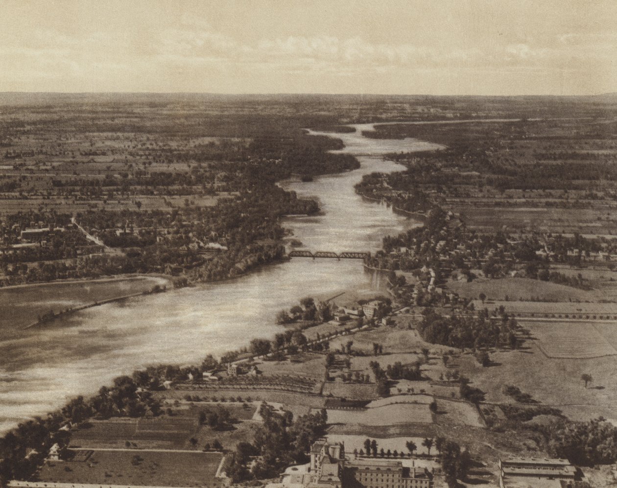 Riviere Des Prairies, na parte de trás da ilha de Montreal (fotografia a preto e branco) de Canadian Photographer