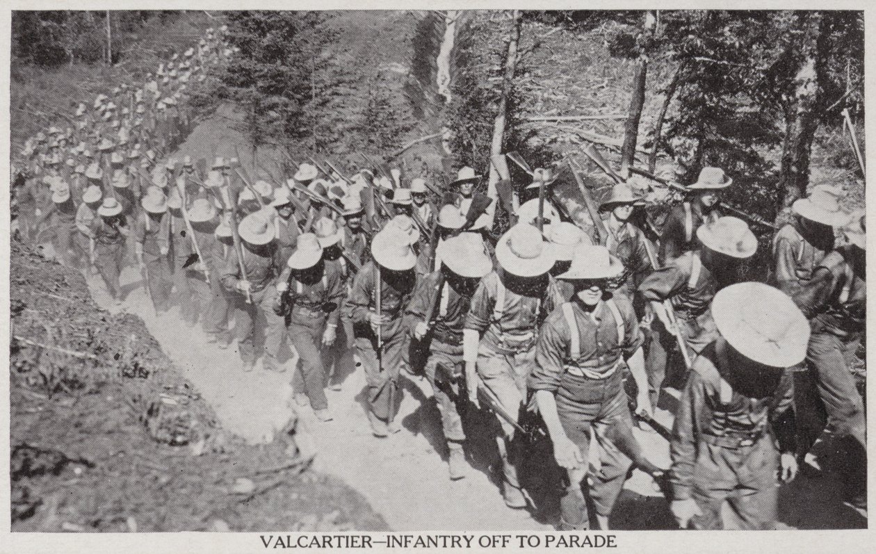 Val Cartier-Infantaria a caminho da parada 1915 (foto p/b) de Canadian Photographer