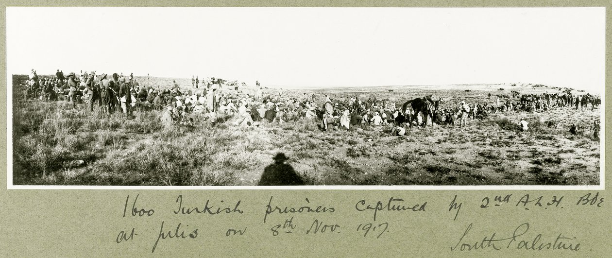 1600 prisioneiros turcos capturados pela 2ª Brigada ALH, 8 de novembro de 1917 de Capt. Arthur Rhodes