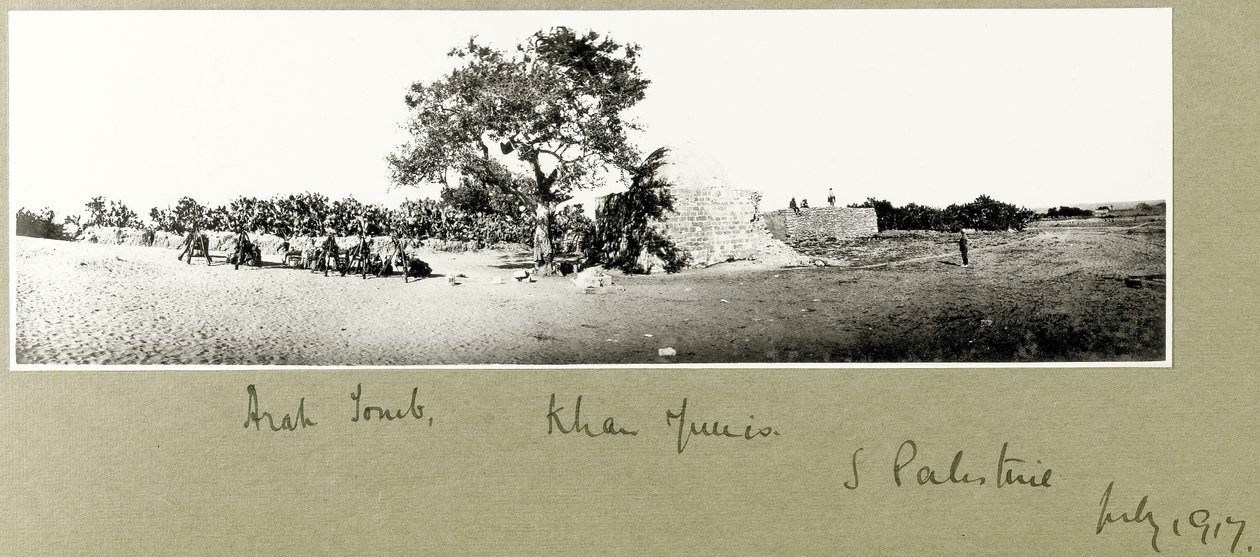 Tumba árabe, Khan Yunis, Palestina do Sul, julho de 1917 de Capt. Arthur Rhodes
