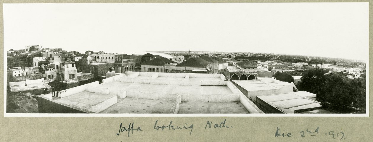 Jaffa olhando para o norte, em 2 de dezembro de 1917 de Capt. Arthur Rhodes