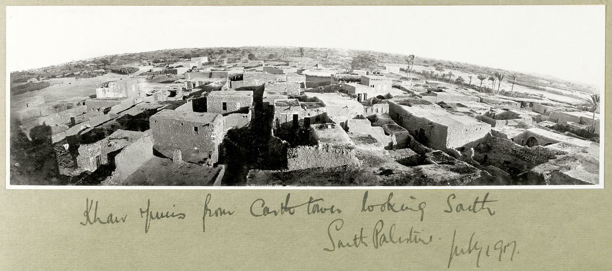 Khan Yunis da torre do castelo, Palestina do Sul, julho de 1917 de Capt. Arthur Rhodes