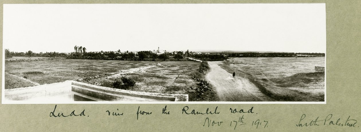 Ludd, vista da Estrada Ramleh, 17 de novembro de 1917 de Capt. Arthur Rhodes