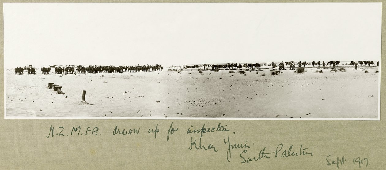 NZMFA elaborado para inspeção, Khan Yunis, setembro de 1917 de Capt. Arthur Rhodes