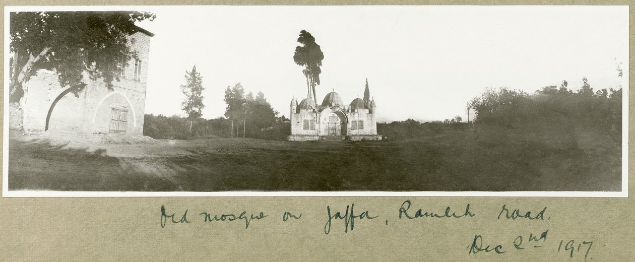 Antiga mesquita em Ramleh Road, Jaffa, 2 de dezembro de 1917 de Capt. Arthur Rhodes