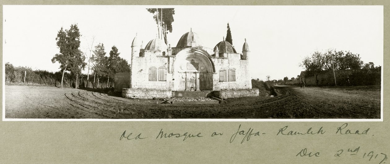 Antiga mesquita em Ramleh Road, Jaffa, 2 de dezembro de 1917 de Capt. Arthur Rhodes