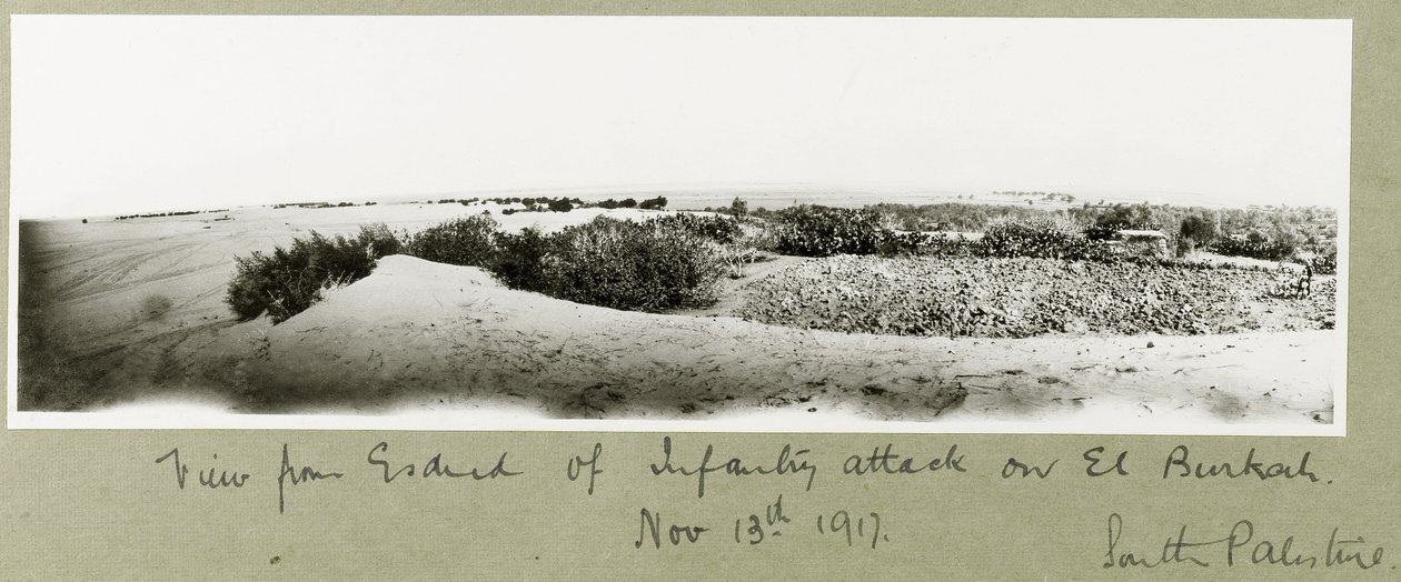 Vista de Esdud de um ataque de infantaria em El Burkah, 13 de novembro de 1917 de Capt. Arthur Rhodes
