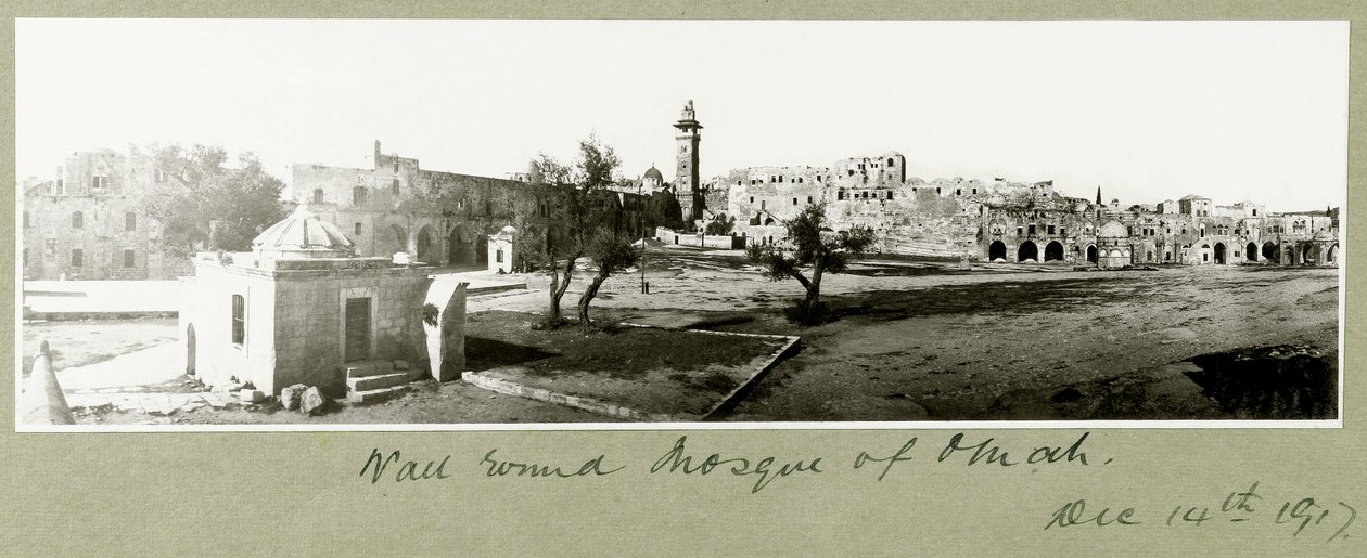 Muro ao redor da Mesquita de Omah, 14 de dezembro de 1917 de Capt. Arthur Rhodes
