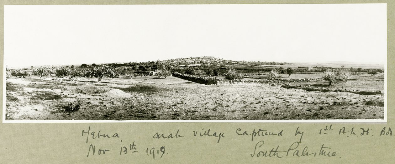 Yebna, vila árabe capturada pela 1ª Brigada ALH em 13 de novembro de 1917 de Capt. Arthur Rhodes