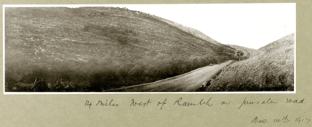 14 milhas oeste de Ramleh on Jerusalem Road, 14 de dezembro de 1917 de Capt. Arthur Rhodes