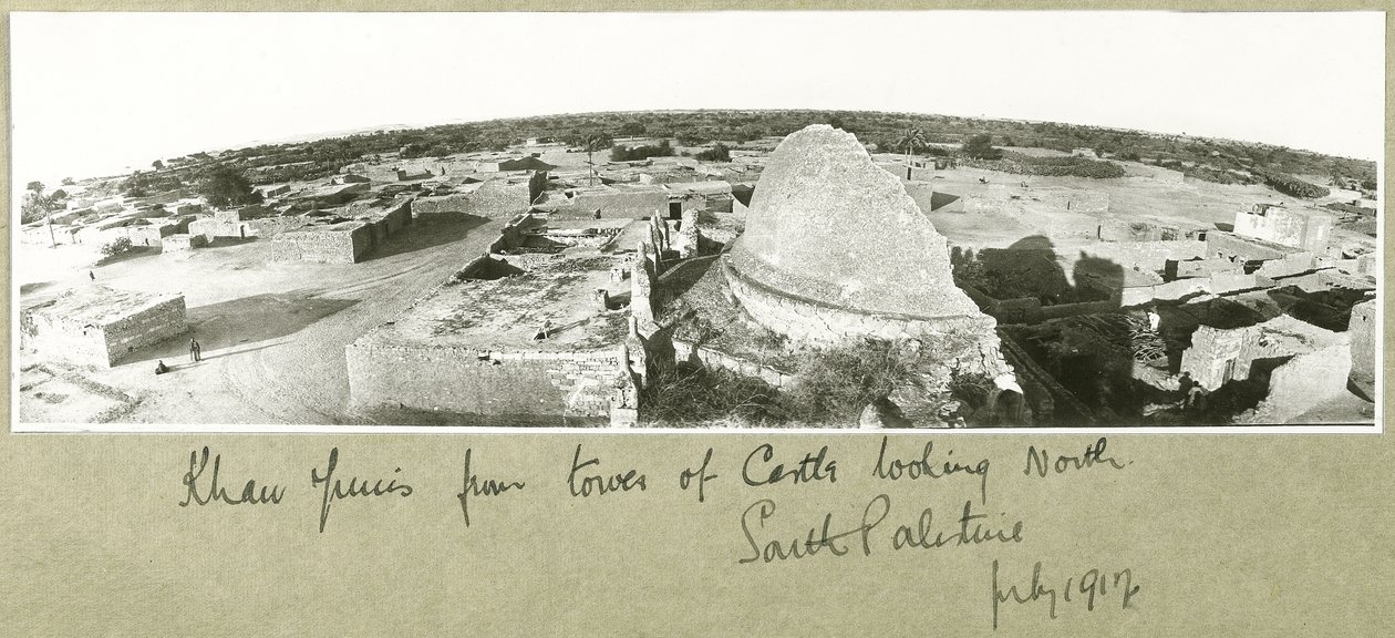 Khan Yunis da torre do castelo, Palestina do Sul, julho de 1917 de Capt. Arthur Rhodes