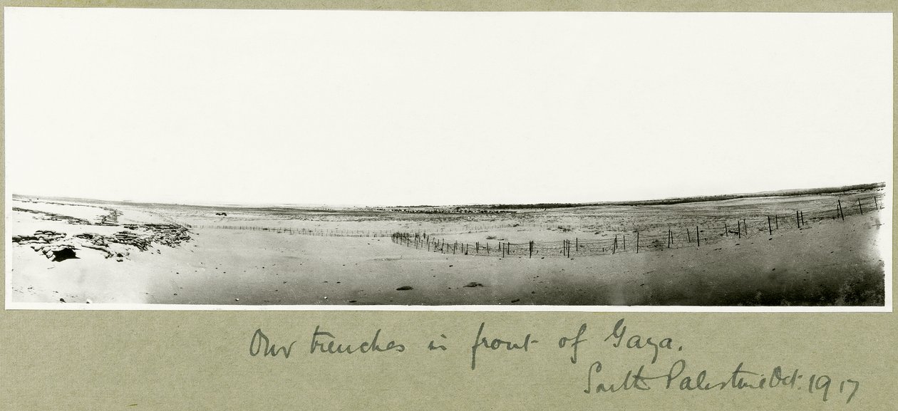 Nossas trincheiras na frente de Gaza, outubro de 1917 de Capt. Arthur Rhodes