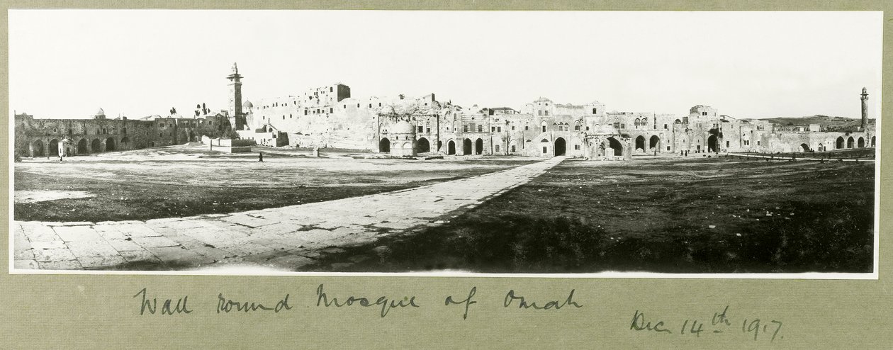 Muro ao redor da Mesquita de Omah, 14 de dezembro de 1917 de Capt. Arthur Rhodes