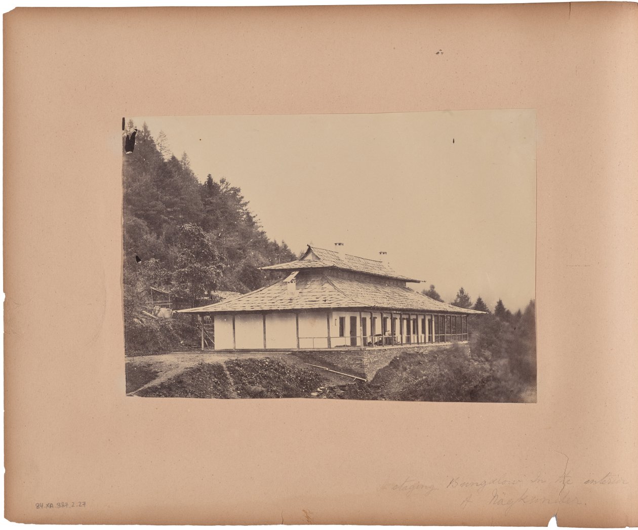 Nâgkunda. Um bungalow de encenação no interior de Capt. Melville Clarke