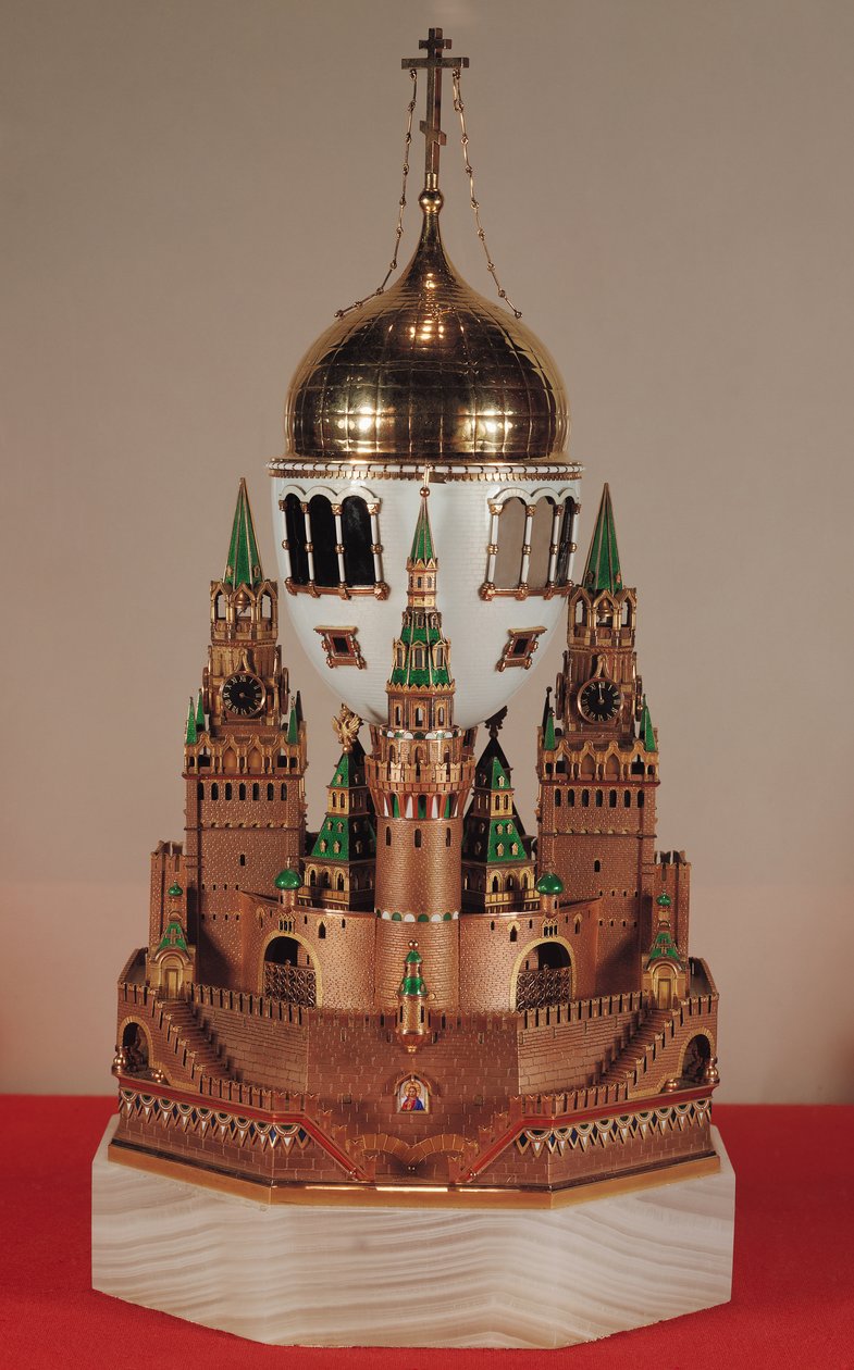 Ovo de Páscoa na forma da Catedral de Uspensky, Kremlin, dada pelo czar Nicolau II (1868-1918) à sua esposa, Czarina Alexandra (1872-1918) 1904 (ouro, vidro, ônix, prata e esmalte) (ver 57732) de Carl Fabergé