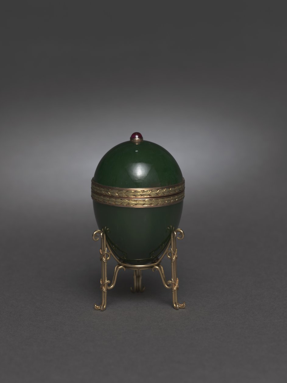 Jade Egg com Stand, após 1900 de Carl Fabergé
