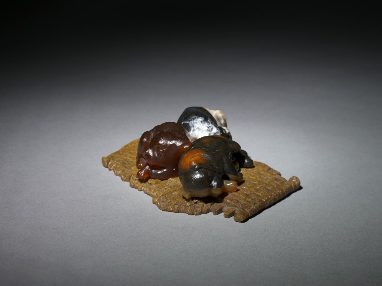 Filhotes de cachorro em um tapete, final de 1800 e início de 1900 de Carl Fabergé