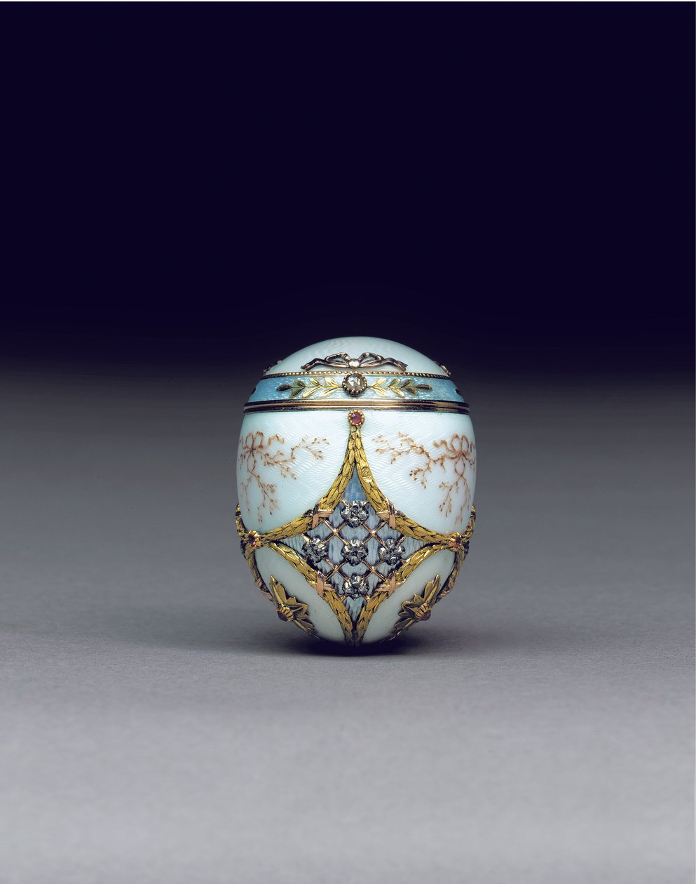 Bonbonnière de ovo de duas cores com joias raras, 1896-1908 de Carl Fabergé