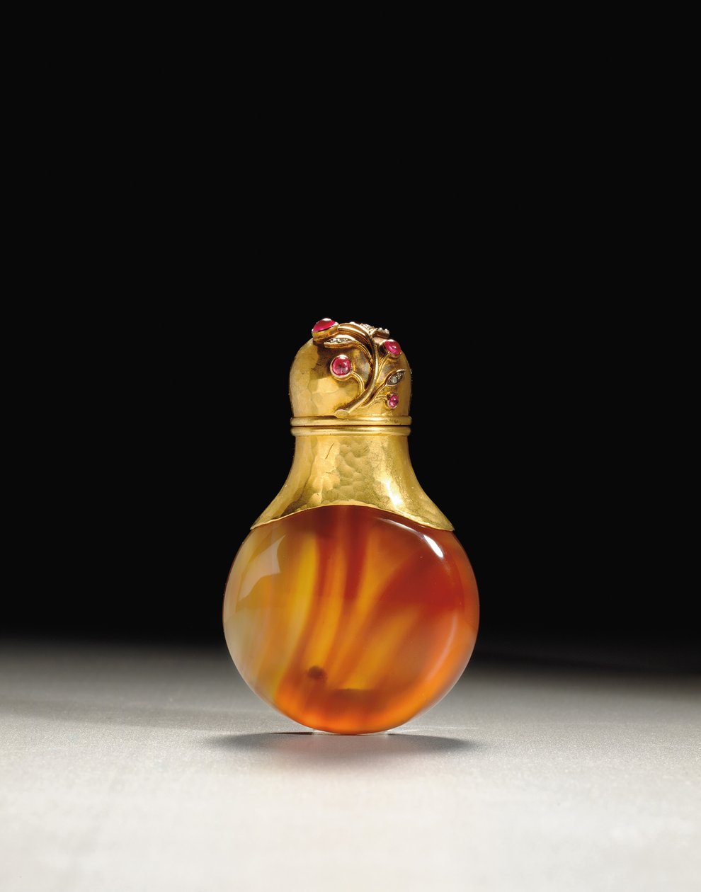 Frasco de perfume, marca do mestre de obras de Erik Kollin, São Petersburgo, c.1890 de Carl Fabergé