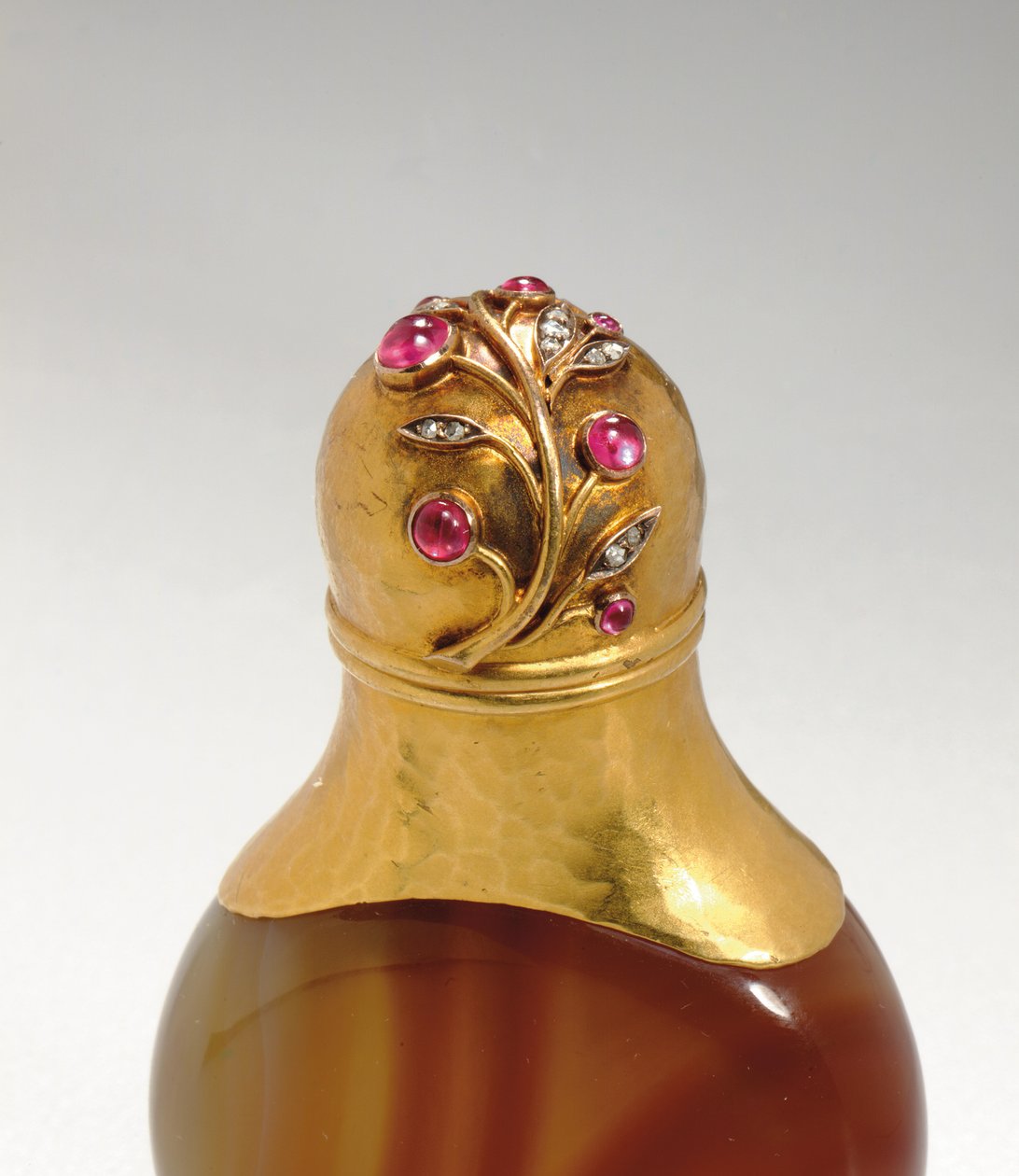Frasco de perfume, marca do mestre de obras de Erik Kollin, São Petersburgo, c.1890 de Carl Fabergé