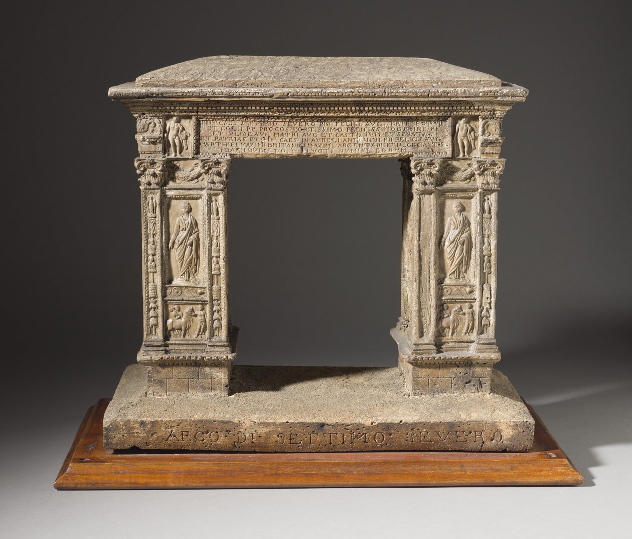 Maquete do Arco do Argentarii, c.1792-95 (cortiça, estuque colorido e areia) de Carl May