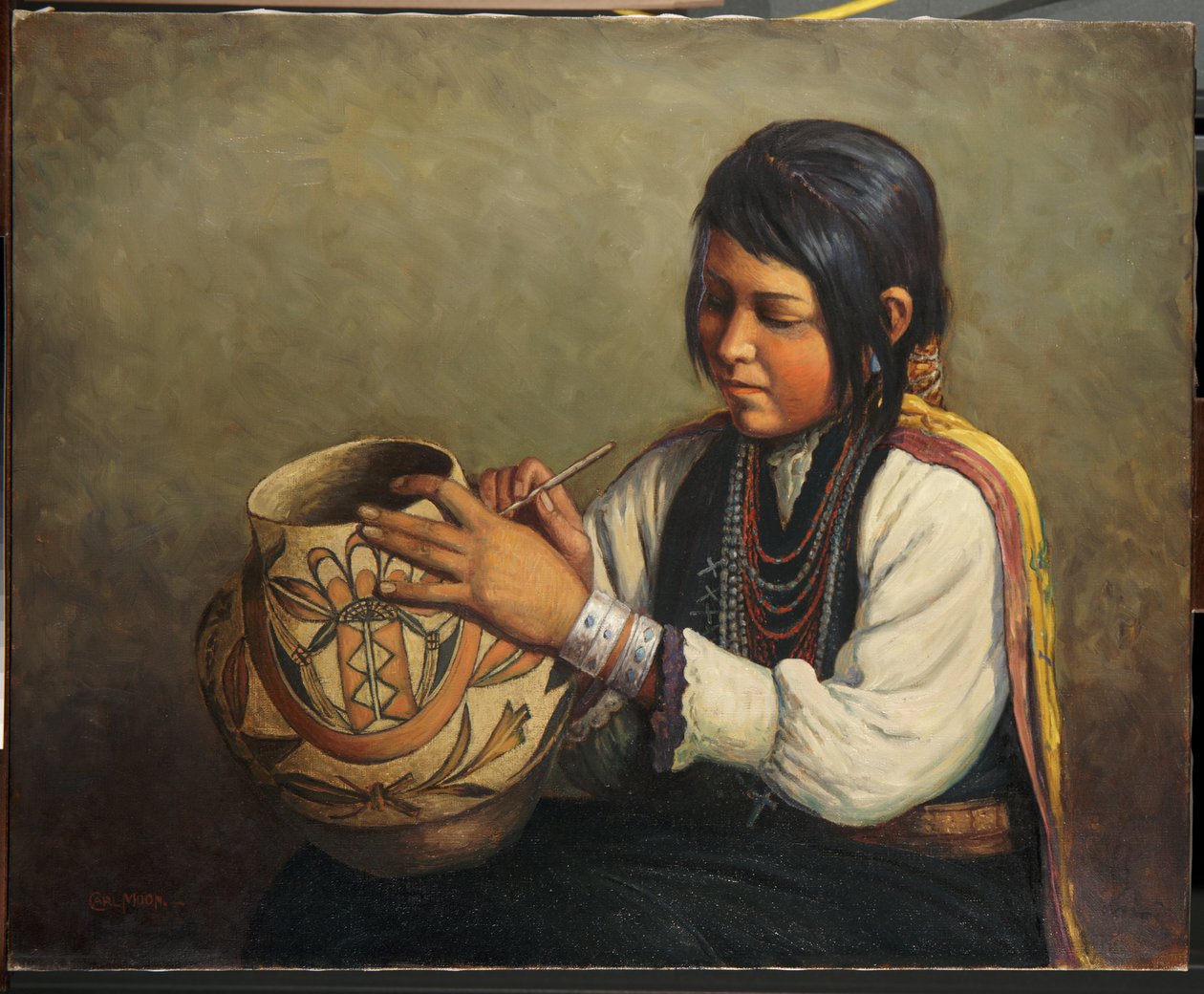 Isleta Pottery Maker, Pueblo de Isleta, Novo México (óleo sobre tela) de Carl Moon
