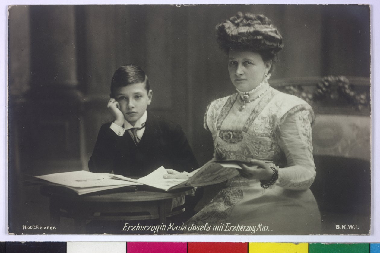 A arquiduquesa Maria Josefa com o seu filho Max de Carl Pietzner
