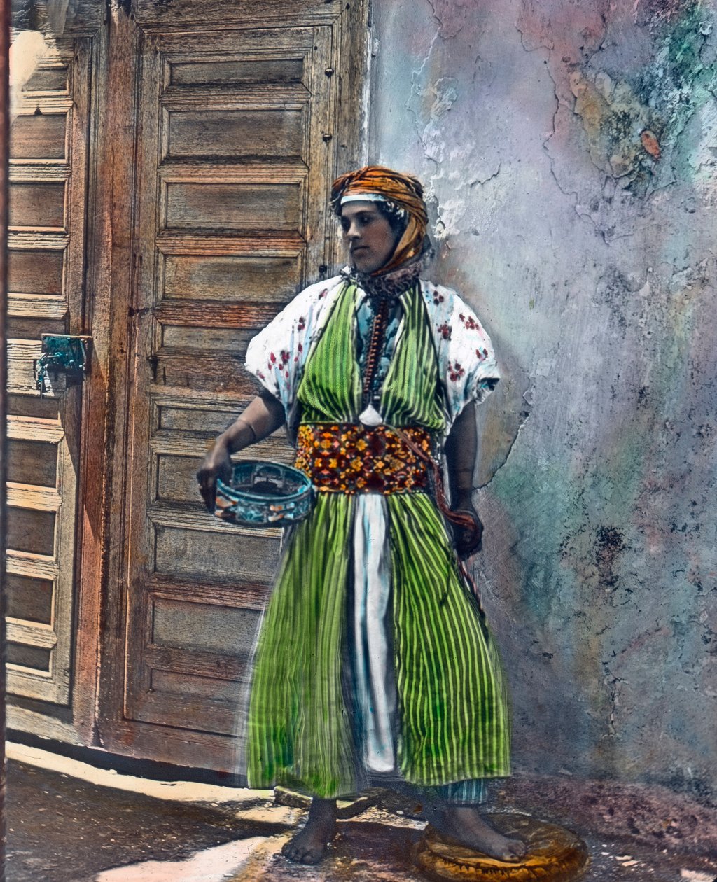Marrocos, rapariga Kabyle do grupo étnico Berbere, data da imagem: cerca de 1910. Arquivo Carl Simon de Carl Simon